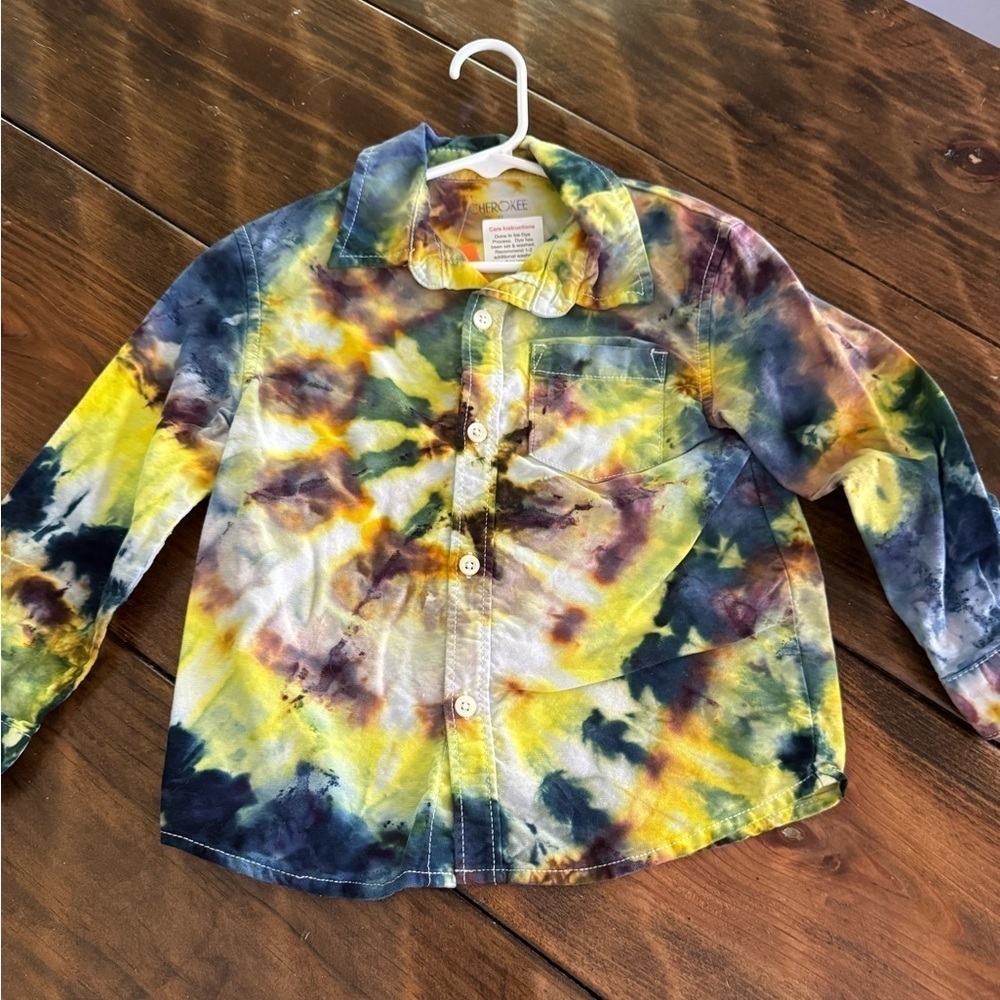 Boys Cherokee button down dress shirt. Hand tie dyed. Size 4T